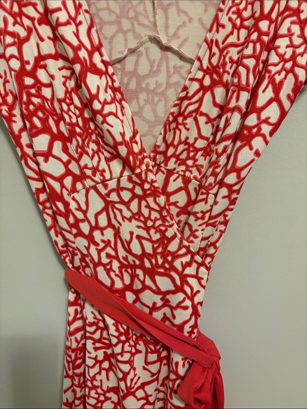 Diane Von Furstenberg Red and White Printed Silk Wrap Dress - Picture 3 of 6